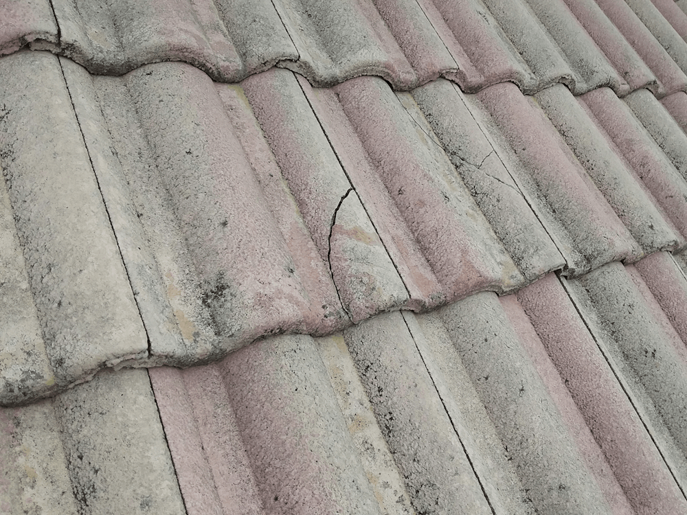 Roof-Repairs cracked-roof-tile-1